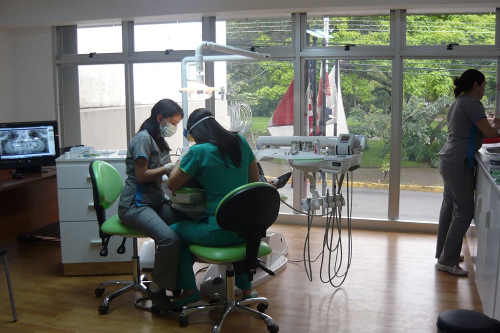 Dentistas en costa rica - Sonrisas para todos