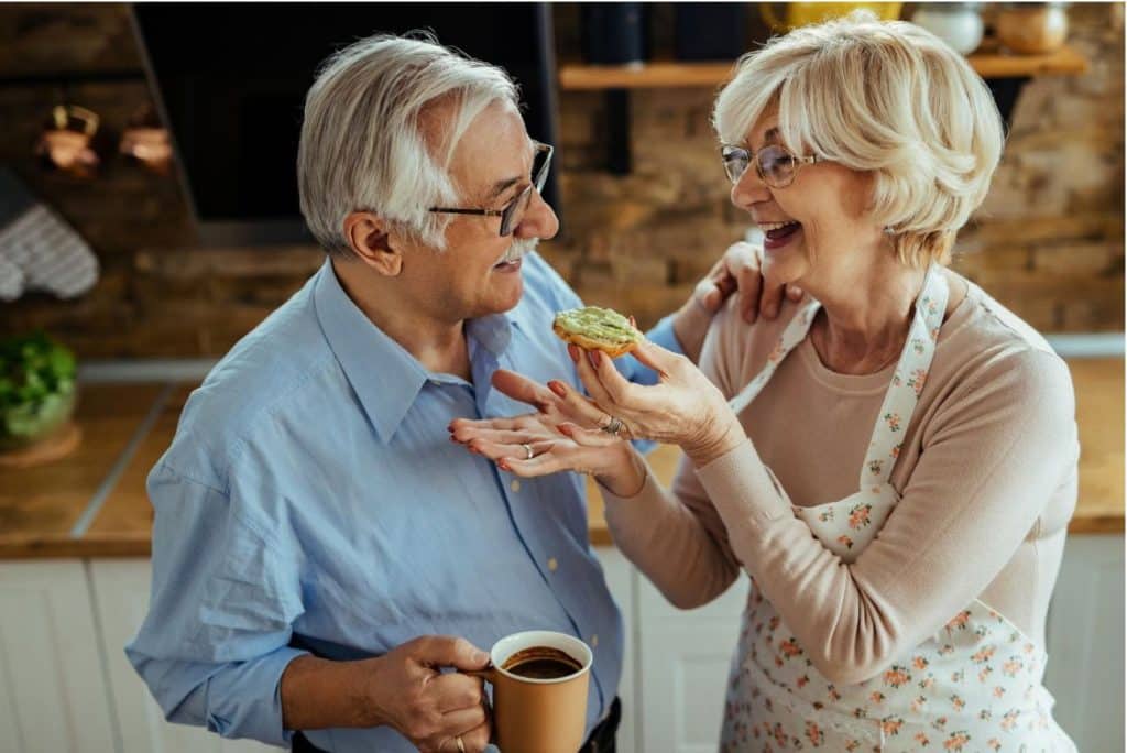 Implantes Dentales restaurando su masticación y mejorando su salud general