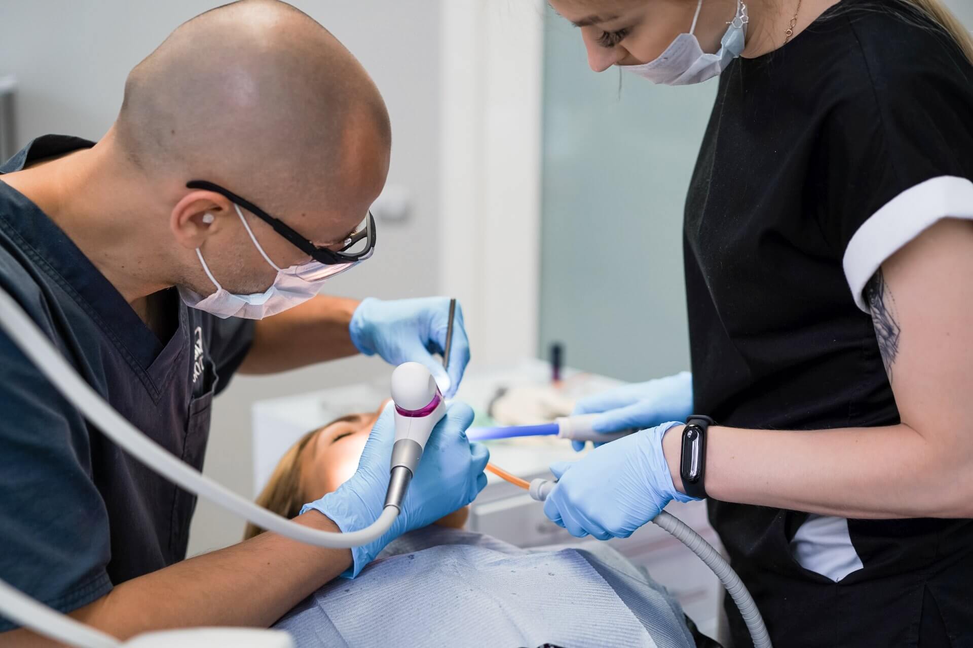 Paciente atendido por emergencia dental - Sonrisa Para Todos